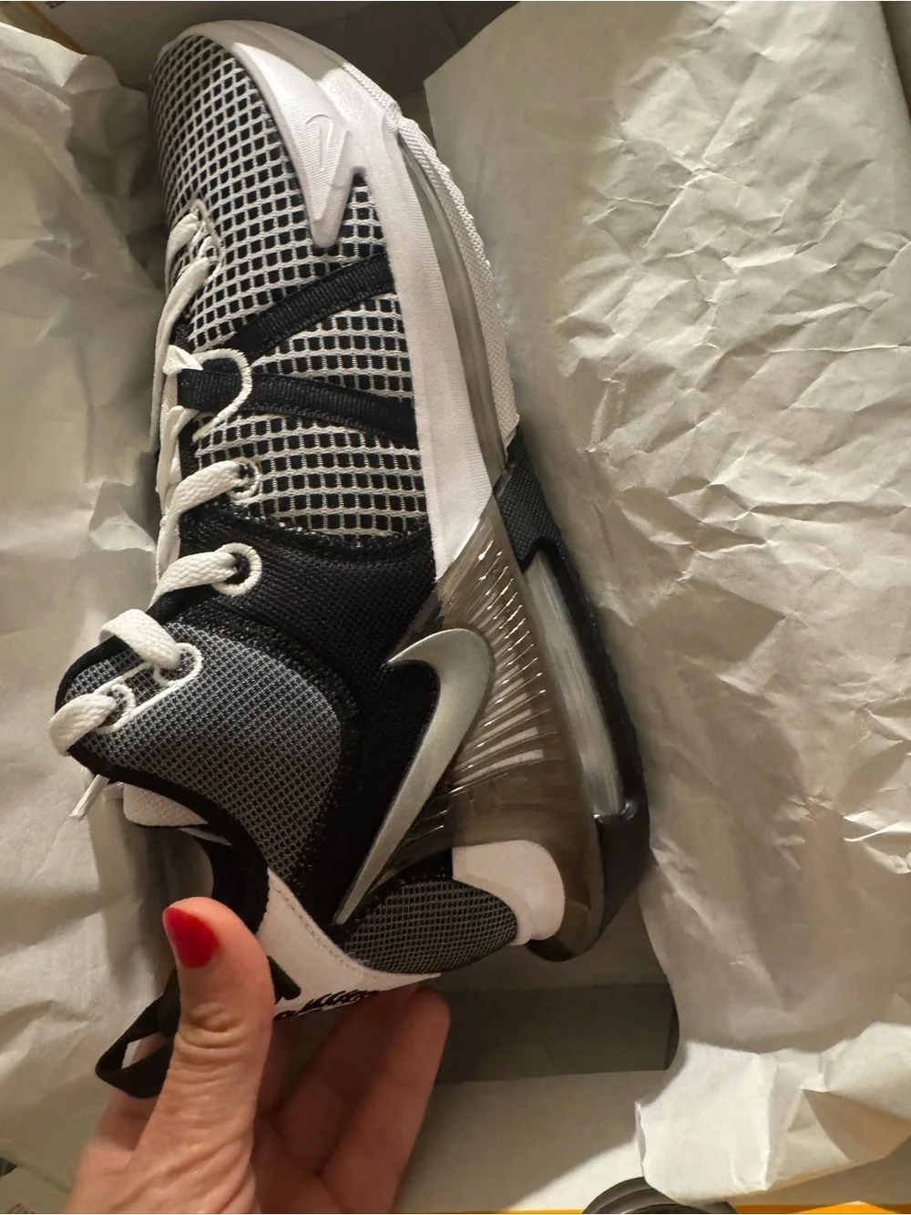 Nike LeBron Witness VI Black White Mesh Low Top Basketball Shoes. Size 10